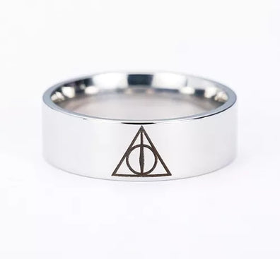 Anillo con grabado Reliquias de la Muerte