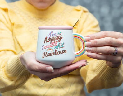 Taza Arcoiris  I'm So Happy con cuchara y tapa posavaso